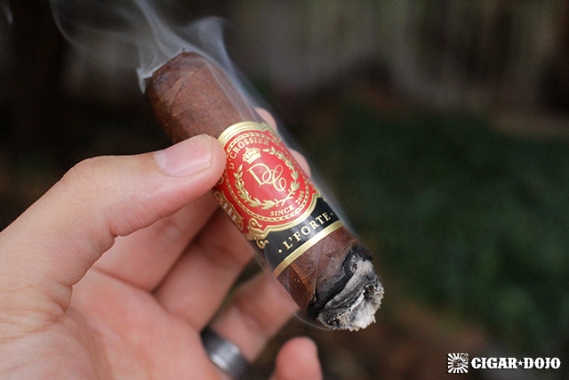 D'Crossier L'Forte cigar smoke
