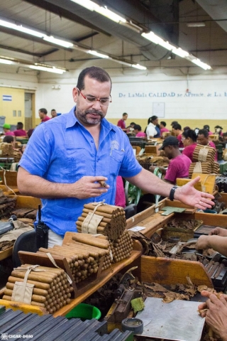 Yuri Guillen General Cigar Dominicana rolling floor