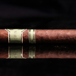 Matilde Oscura cigar side