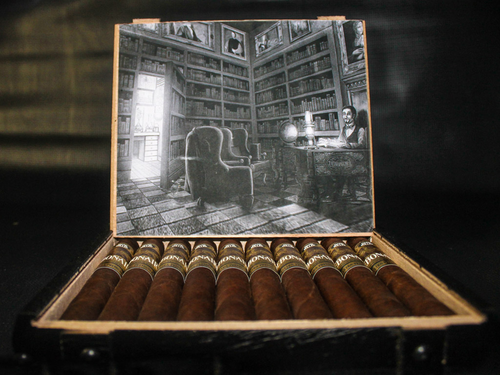 Debonaire Cornus cigar box open