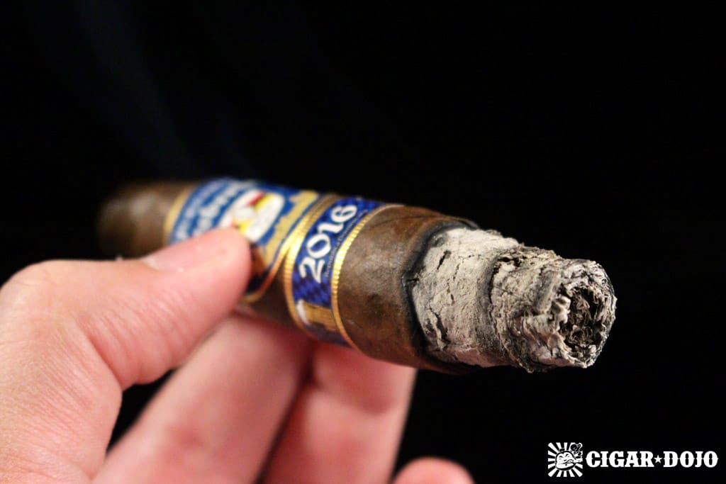 Quesada Oktoberfest 2016 Kugel cigar ash