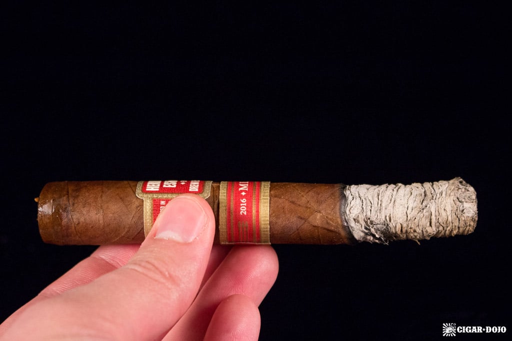Herrera EstelĂ Miami cigar ash construction