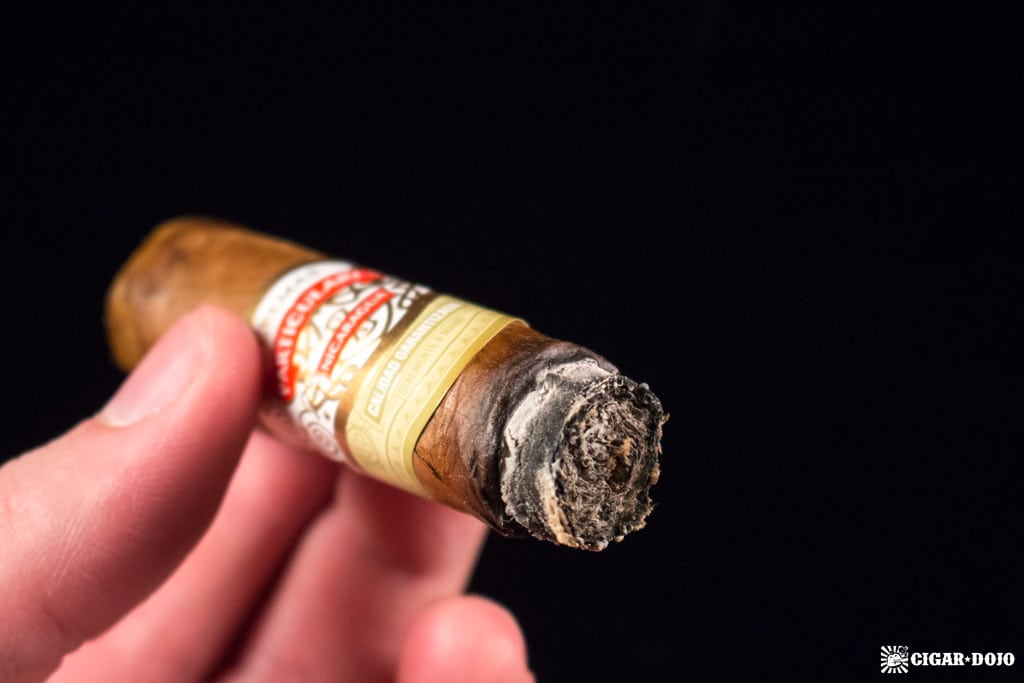 Sindicato Particulares #1 cigar smoking