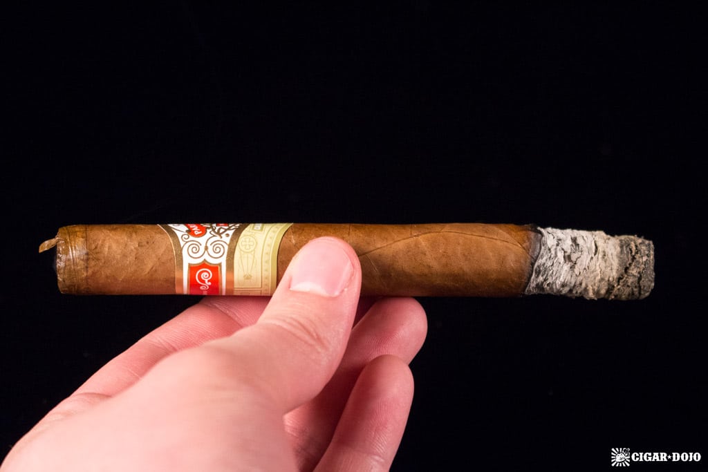 Sindicato Particulares #1 cigar ash