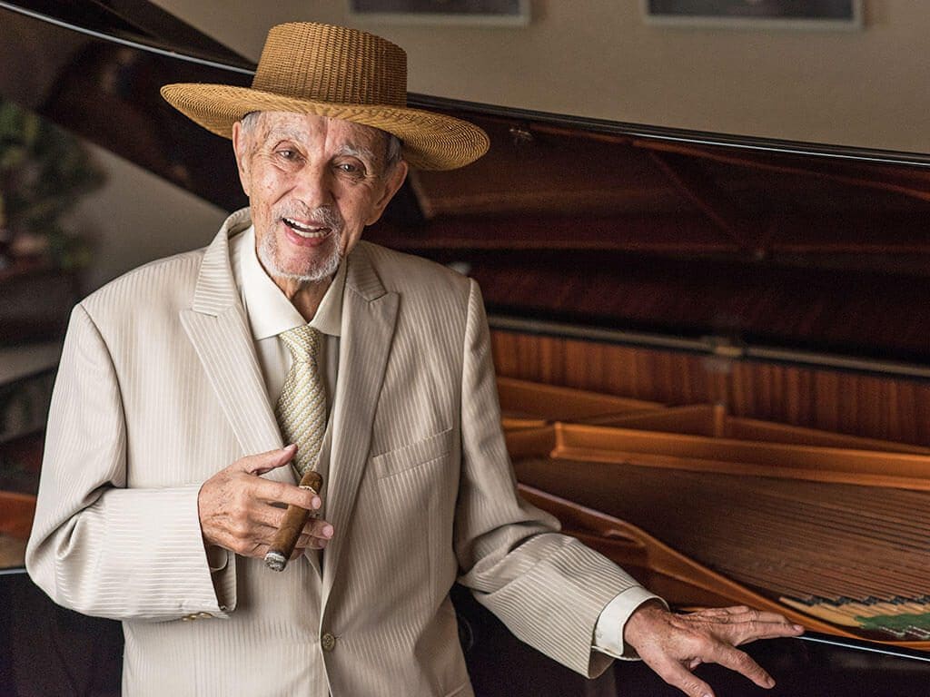 Avo Uvezian dies age 91