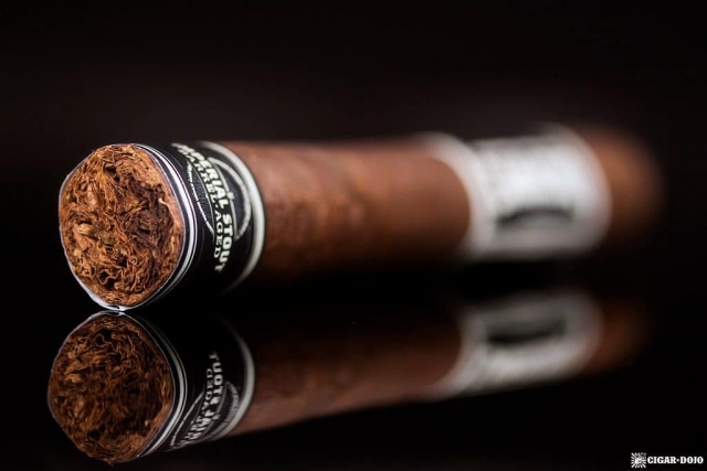Cigar Dojo Camacho Imperial Stout Barrel-Aged cigar foot
