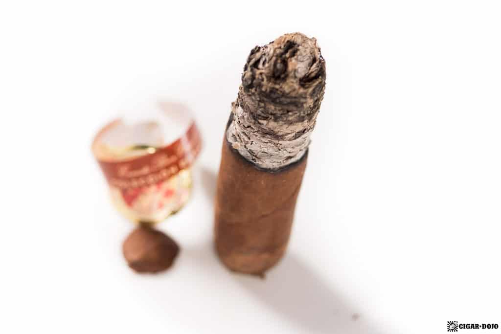 La Gloria Cubana Colección Reserva Robusto cigar nubbed