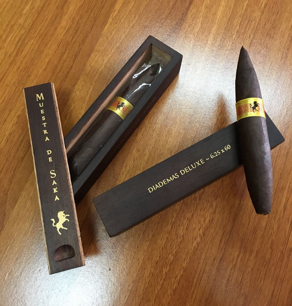 Dunbarton Tobacco & Trust Muestra de Saka Diademas Deluxe cigars