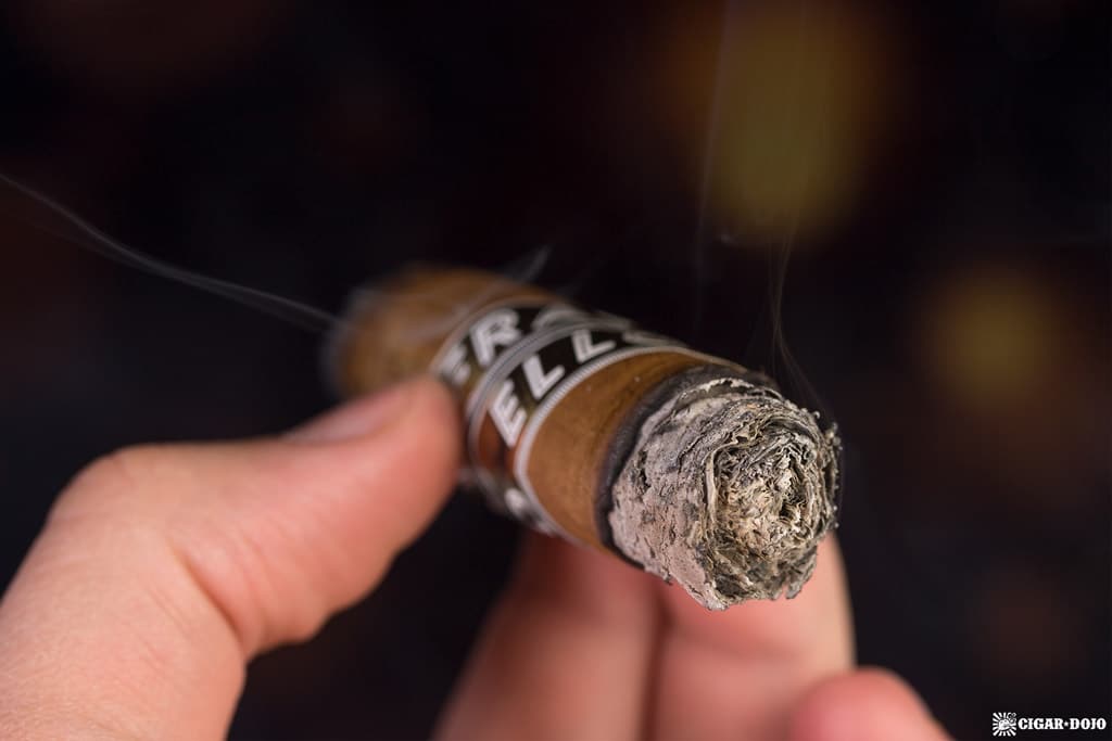 Fratello Oro Robusto cigar smoking