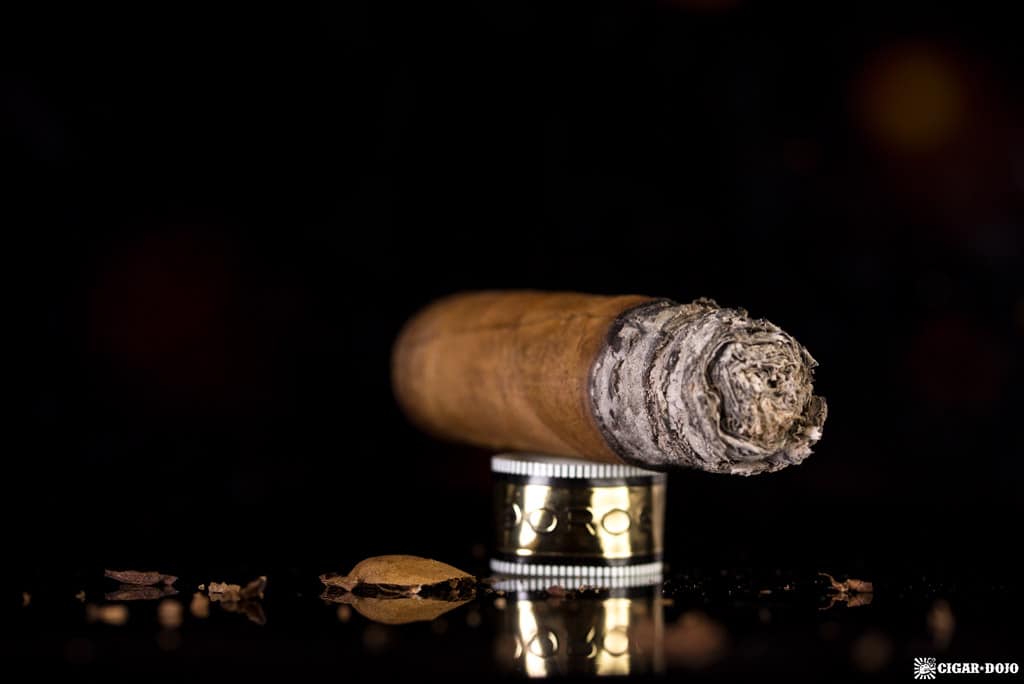 Fratello Oro Robusto cigar nubbed