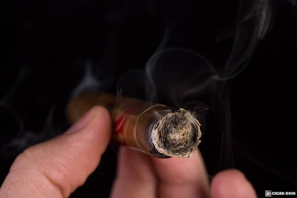 Oliva Gilberto Reserva Corona cigar smoking