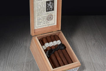 Drew Estate Liga Privada No. 9 Corona Viva