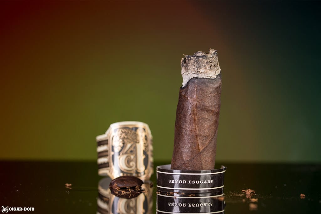 Señor Esugars Robusto cigar nubbed