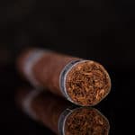 Todo Las Dias Mas Fuerte Thick Lonsdale cigar foot