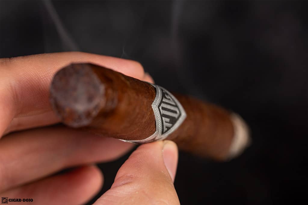 Todo Las Dias Mas Fuerte Thick Lonsdale cigar smoking