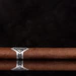 Todo Las Dias Mas Fuerte Thick Lonsdale cigar side view