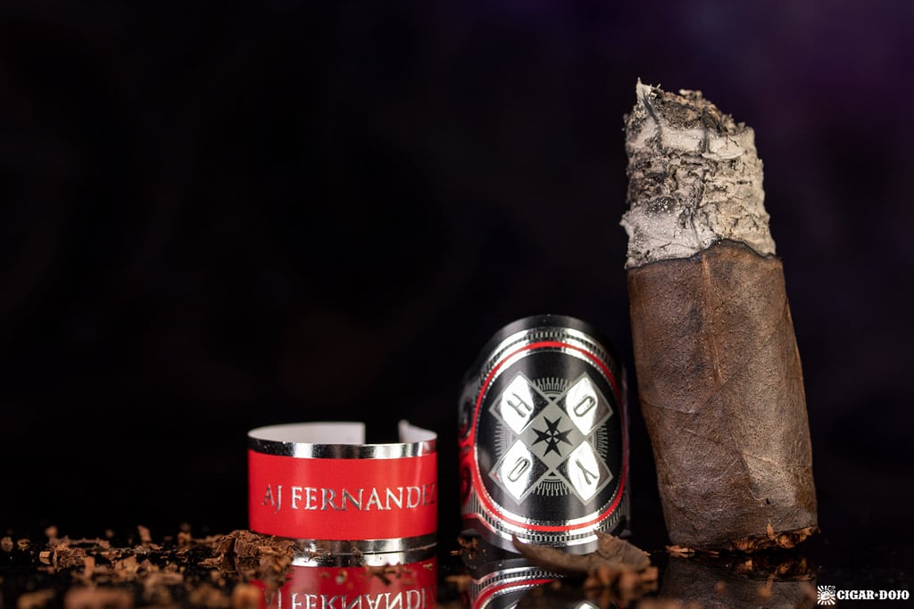 Hoyo La Amistad Black Rothschild cigar nub finished