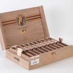 AVO Improvisation Series LE19 cigar box open