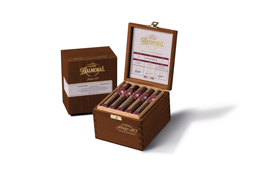 Royal Agio Balmoral AnĖejo XO Nicaragua cigar packaging