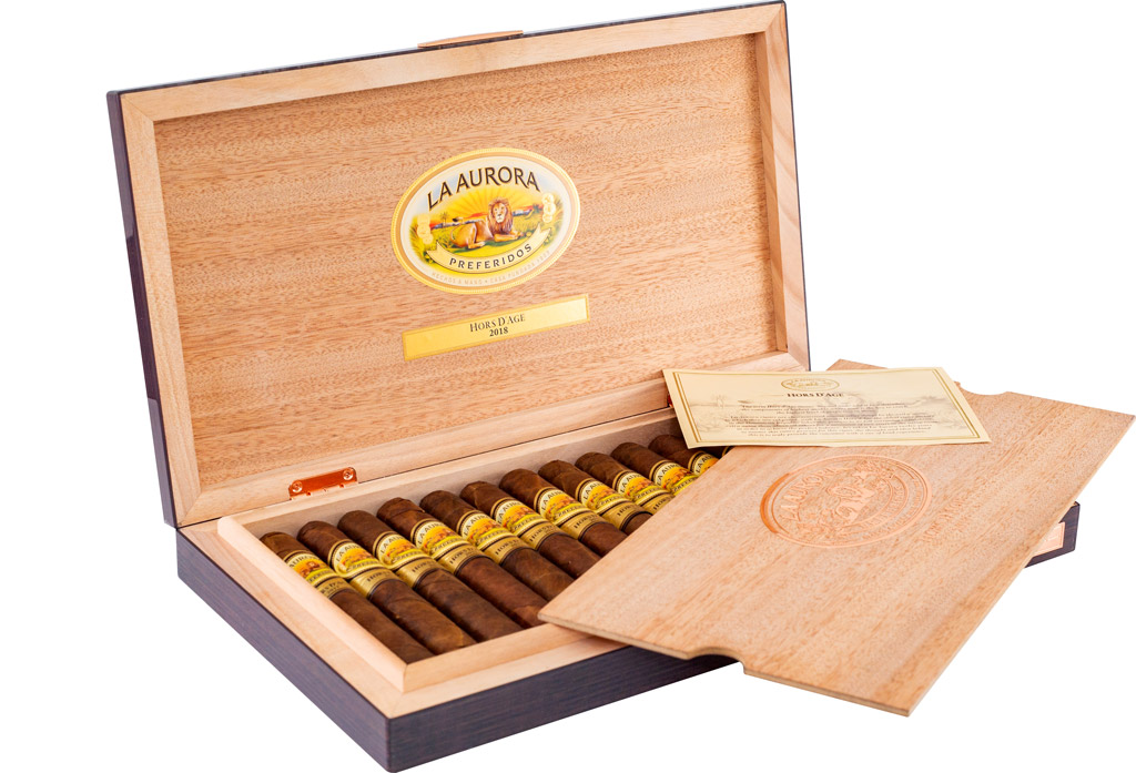 La Aurora Preferidos Hors d'Age 2018 cigar box open