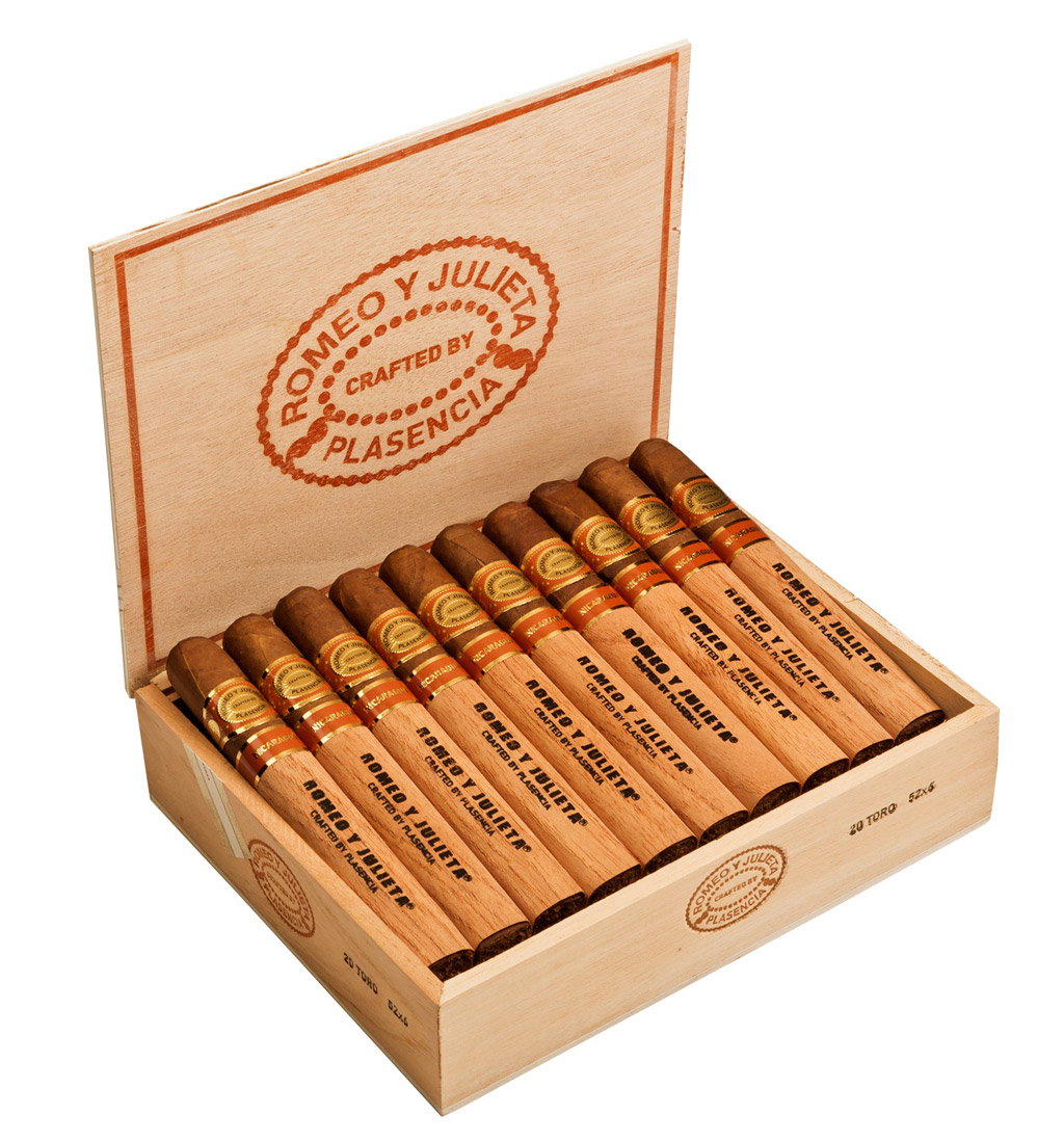 Romeo y Julieta Crafted by Plasencia cigar box open