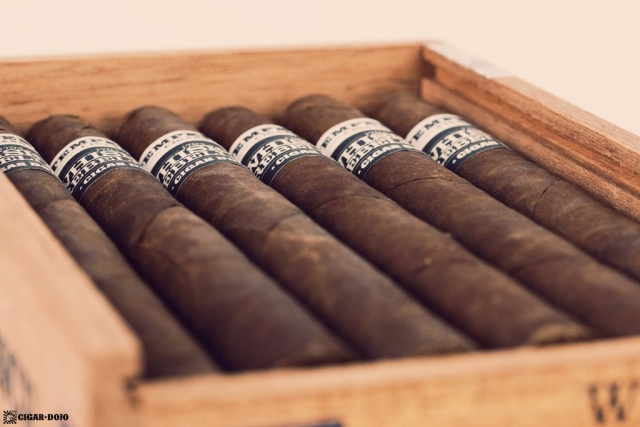 RoMa Craft Whiskey Rebellion 1794 Pennsatucky cigars in box