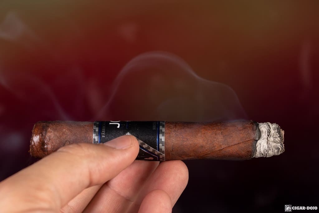 Joya Black Nocturno cigar smoking
