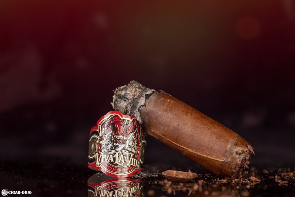 Artesano del Tabaco Viva la Vida Robusto cigar nub finished