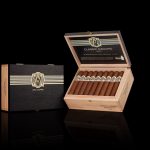 AVO Classic Maduro 2020 glamour shot