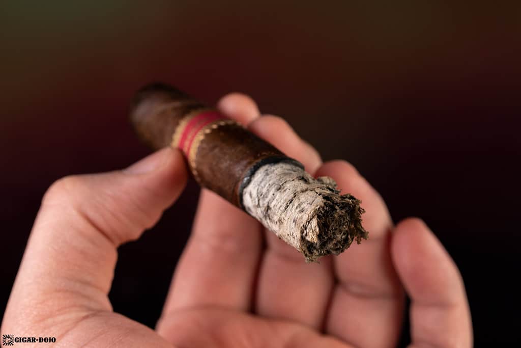 Dunbarton Mi Querida Triqui Traca No. 648 cigar smoking