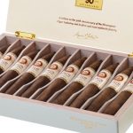 Joya de Nicaragua Cinco Décadas El Doctor cigar box open