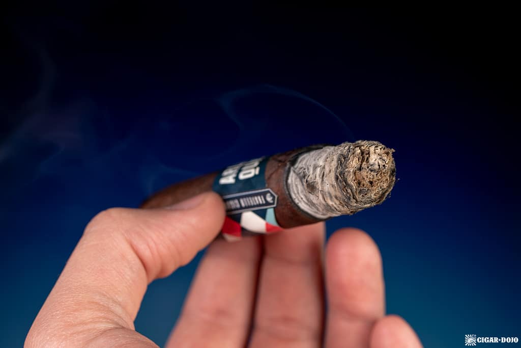 Fratello Arlequín Toro cigar ash