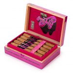 Oscar Valladares Super Fly Connecticut Super Corona cigar box open