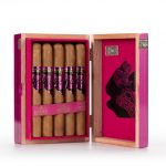 Oscar Valladares Super Fly Connecticut Super Corona cigar box open vertical