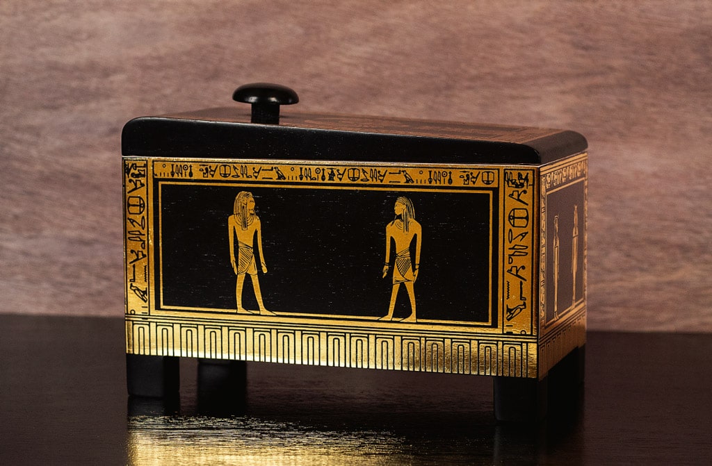 Highclere Senetjer cigar closed box