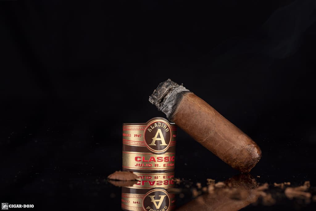 JRE Aladino Classic Toro cigar nub finished