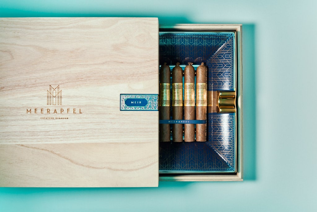 Meerapfel Meir Double Robusto casket open box