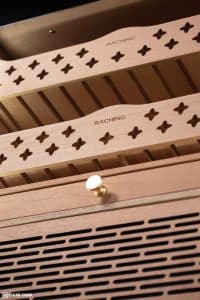 Raching MON800A cigar humidor interior