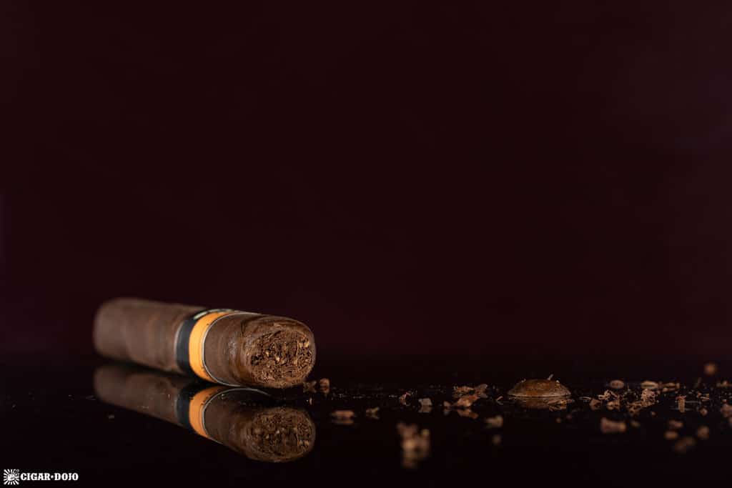 Foundation Olmec Claro Toro cigar head cut cap