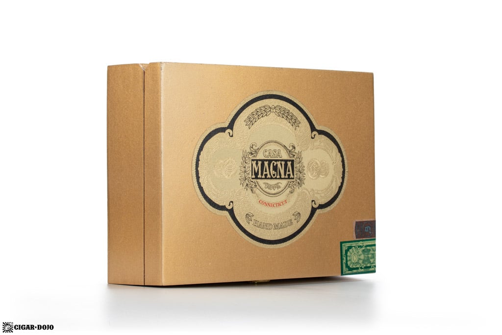Quesada Casa Magna Connecticut Robusto cigar box closed