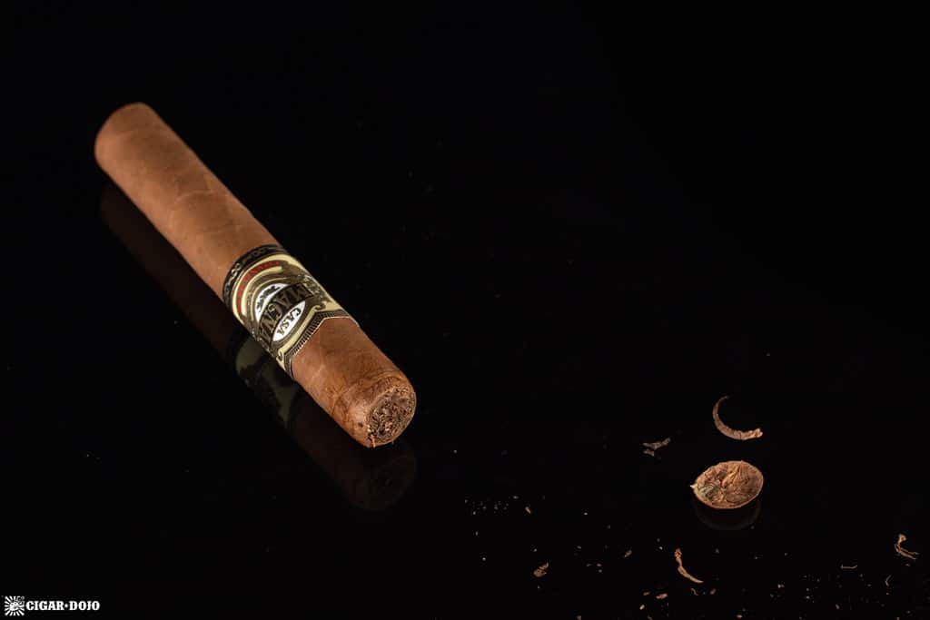 Quesada Casa Magna Connecticut Robusto cigar head cut cap