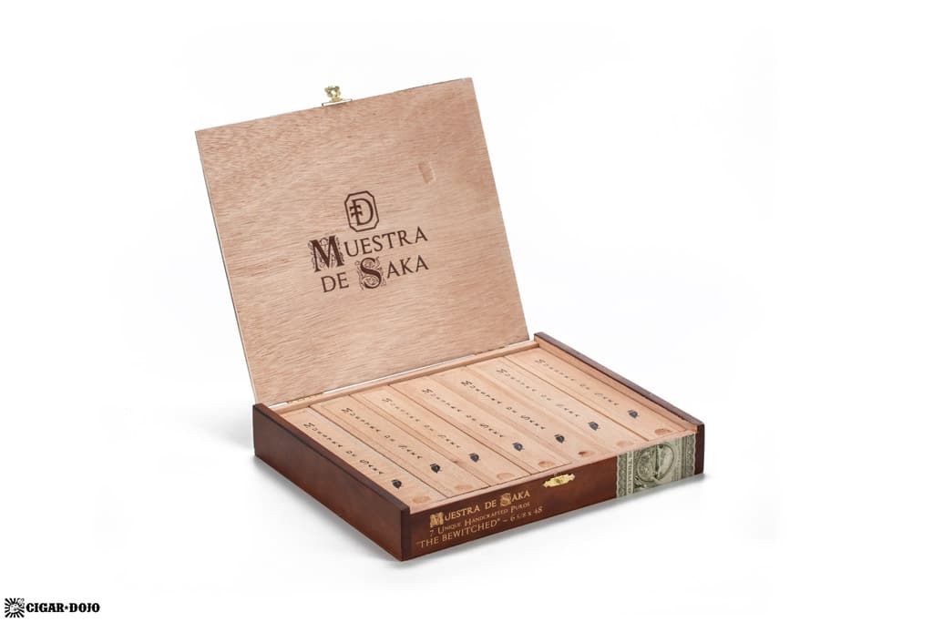 Dunbarton Muestra de Saka The Bewitched open box