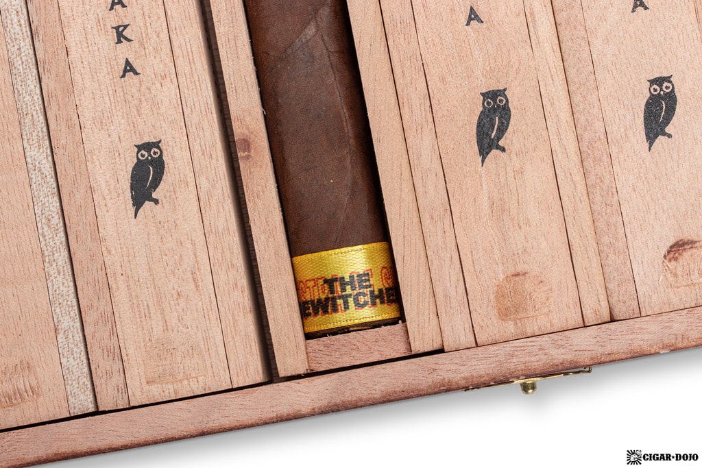 Dunbarton Muestra de Saka The Bewitched cigar open coffin