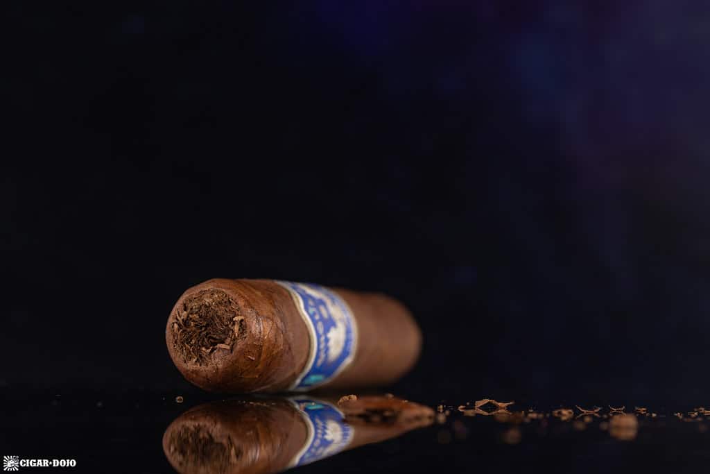 Illusione Singularé Origen Robusto cigar head cut cap