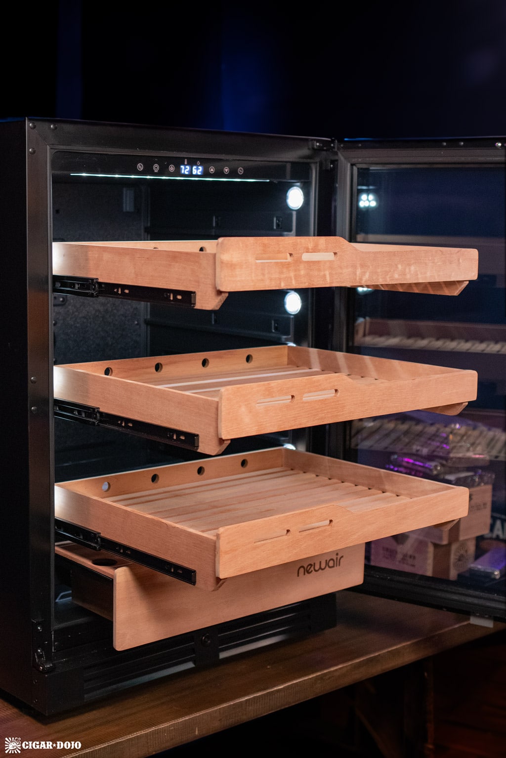 Newair NCH1K5BK00 1500 count humidor extended shelves empty