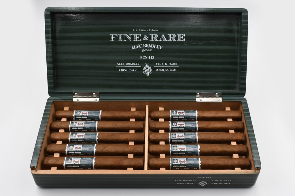 Alec Bradley Fine & Rare BCN-143 cigars open box