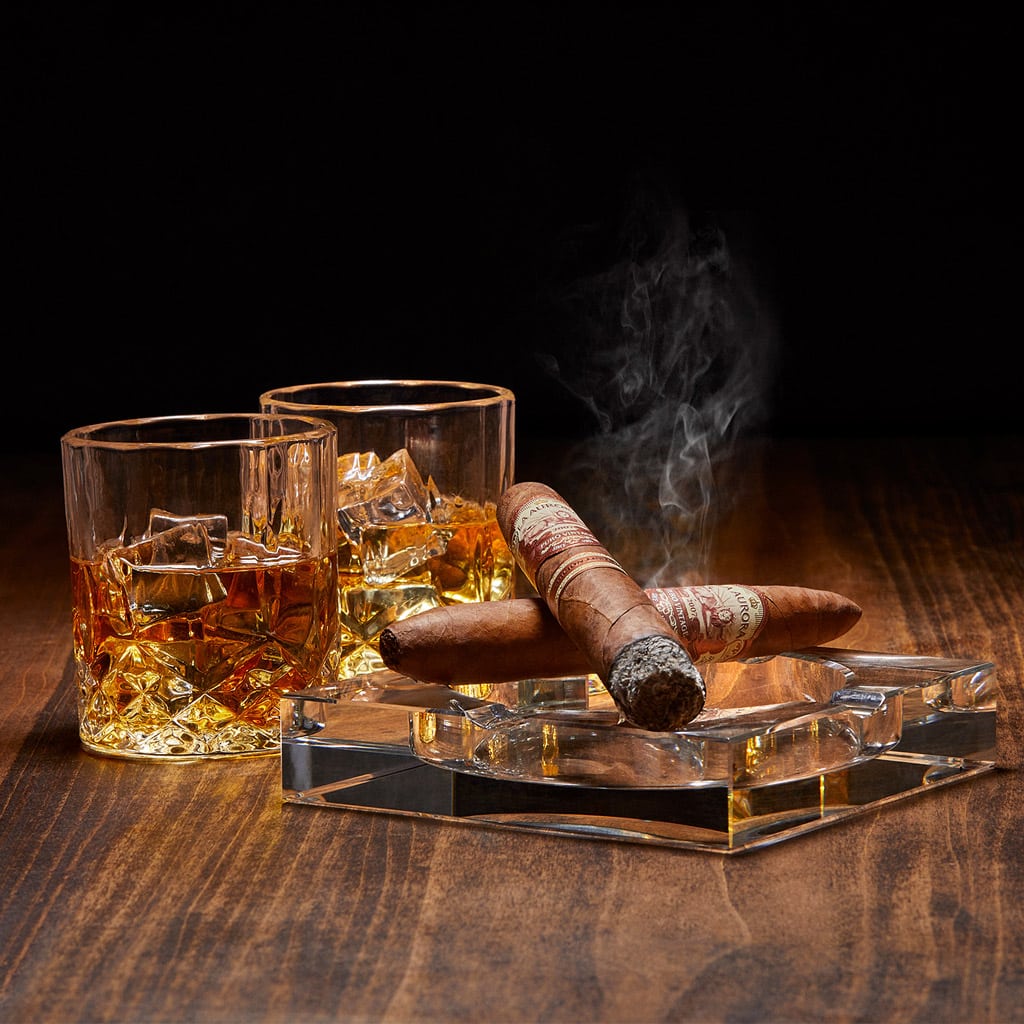 La Aurora Puro Vintage 2014 cigar glamour