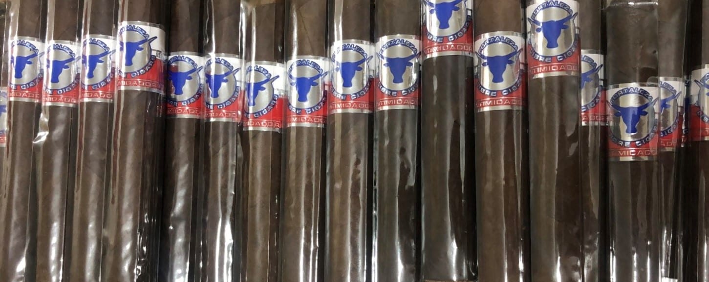 Fortaleza y Libre Cigars Intimidador