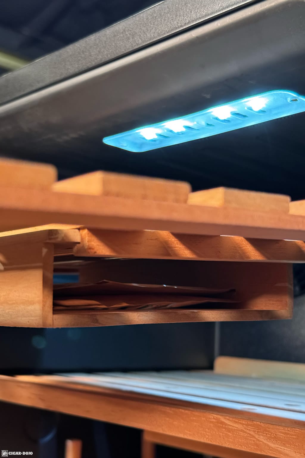 NewAir x Boveda NCH500SSB0 humidor Boveda packs in compartment