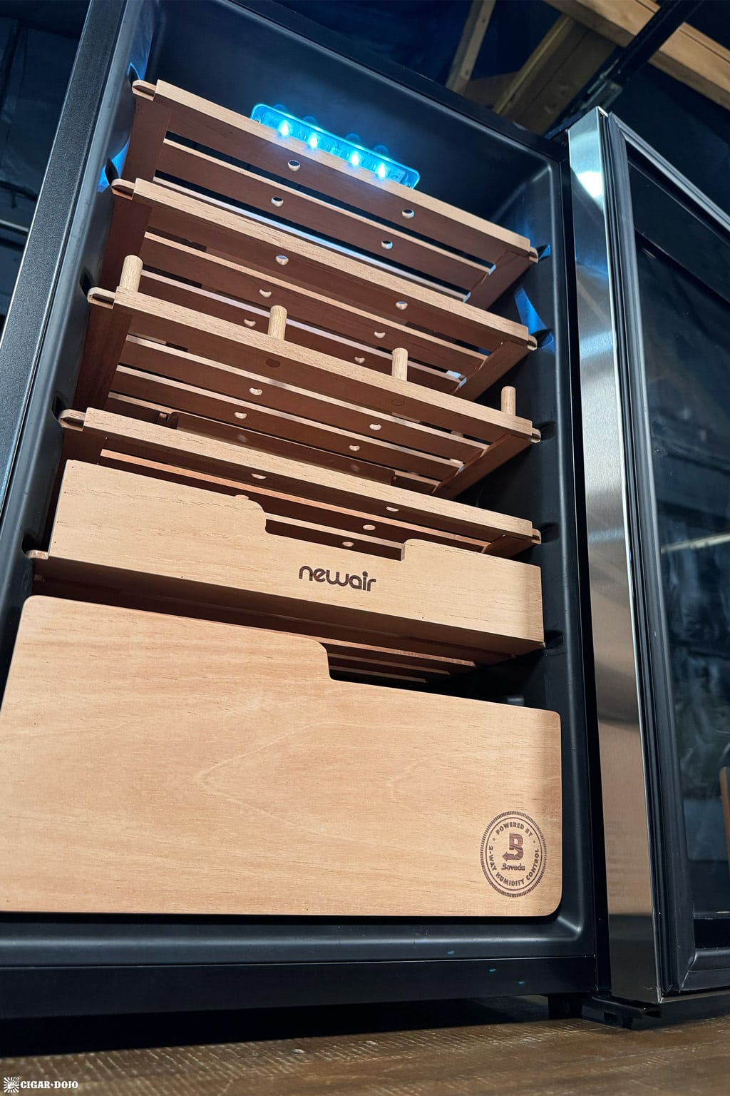 NewAir x Boveda NCH500SSB0 humidor open door